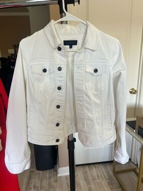 Talbots White Denim Jean Jacket with Contrast Black Buttons